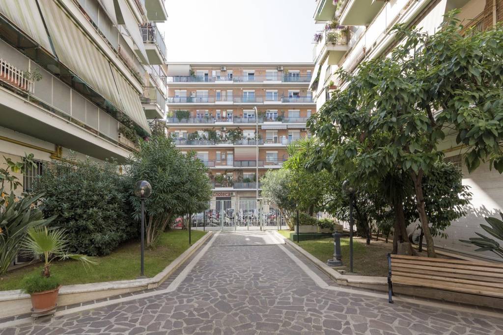 Appartamento in vendita a Roma via innocenzo xi,39