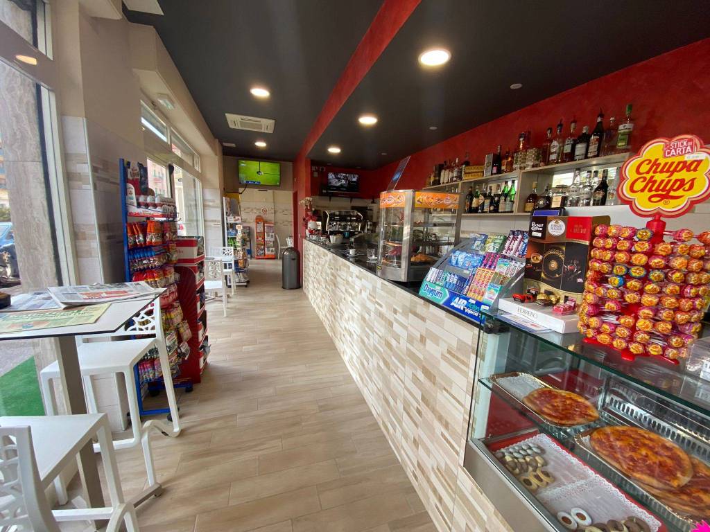 Bar in vendita a Pescara viale Giovanni Bovio, 289