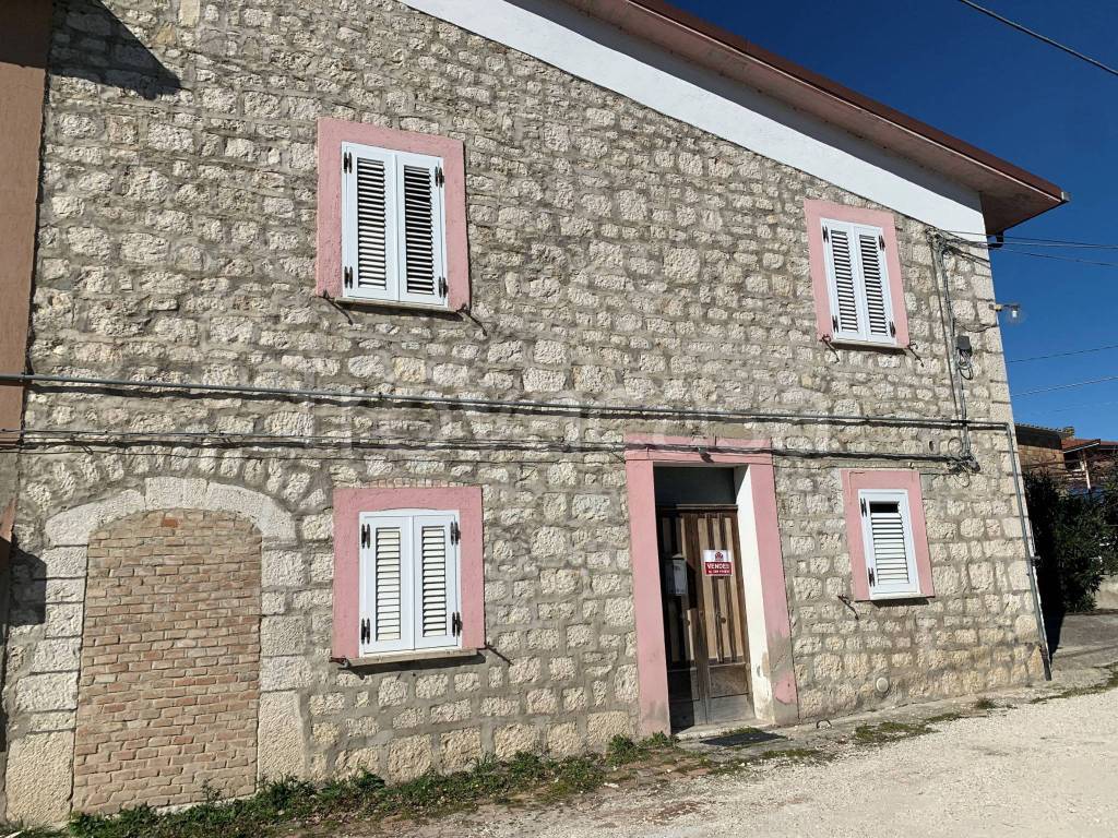 Casa Indipendente in vendita a Campobasso via Colle dell'Orso