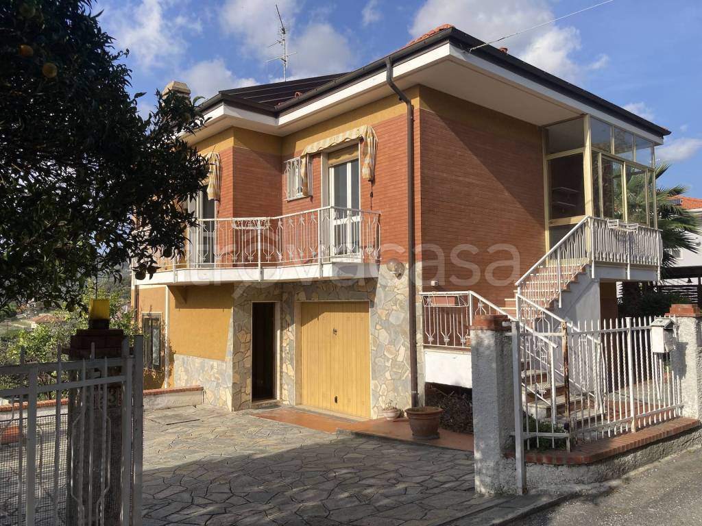 Villa in vendita a Diano Marina via Monade, 21