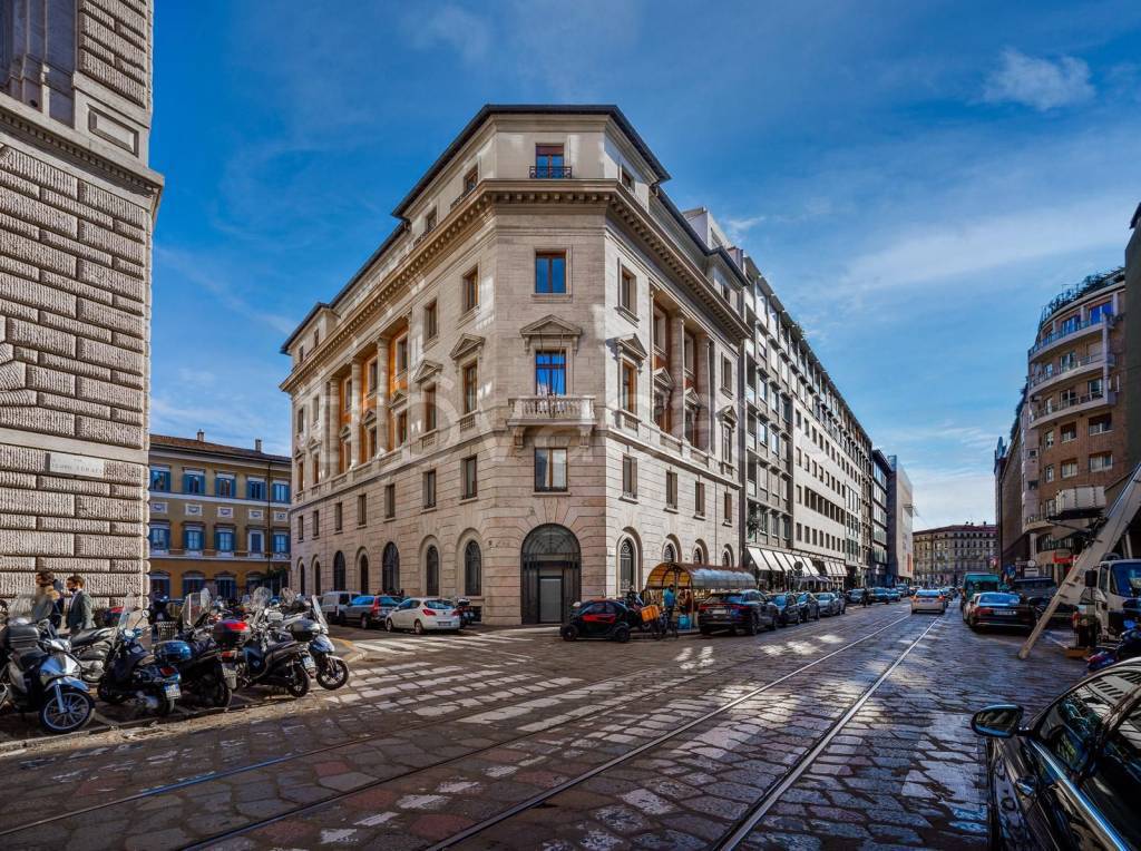 Ufficio in vendita a Milano via Filippo Turati
