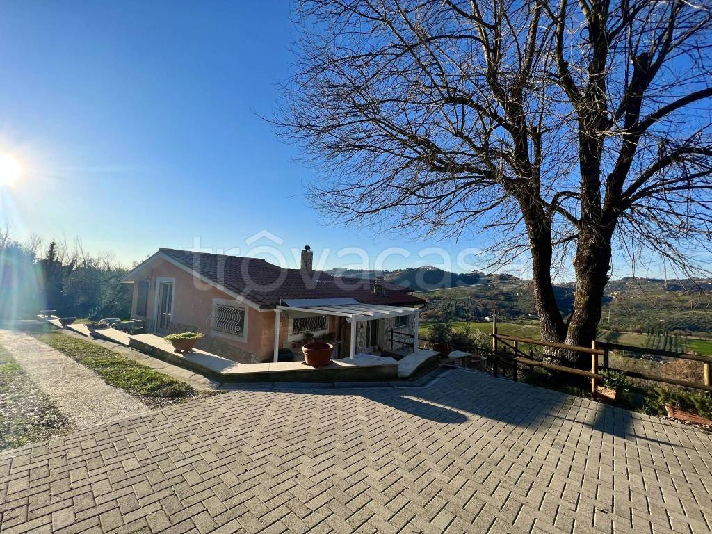 Villa in vendita a Castelnuovo di Farfa sp42