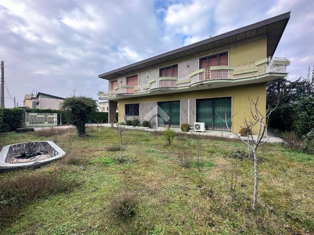 Villa in vendita a Palazzolo sull'Oglio via Leoncavallo, 19