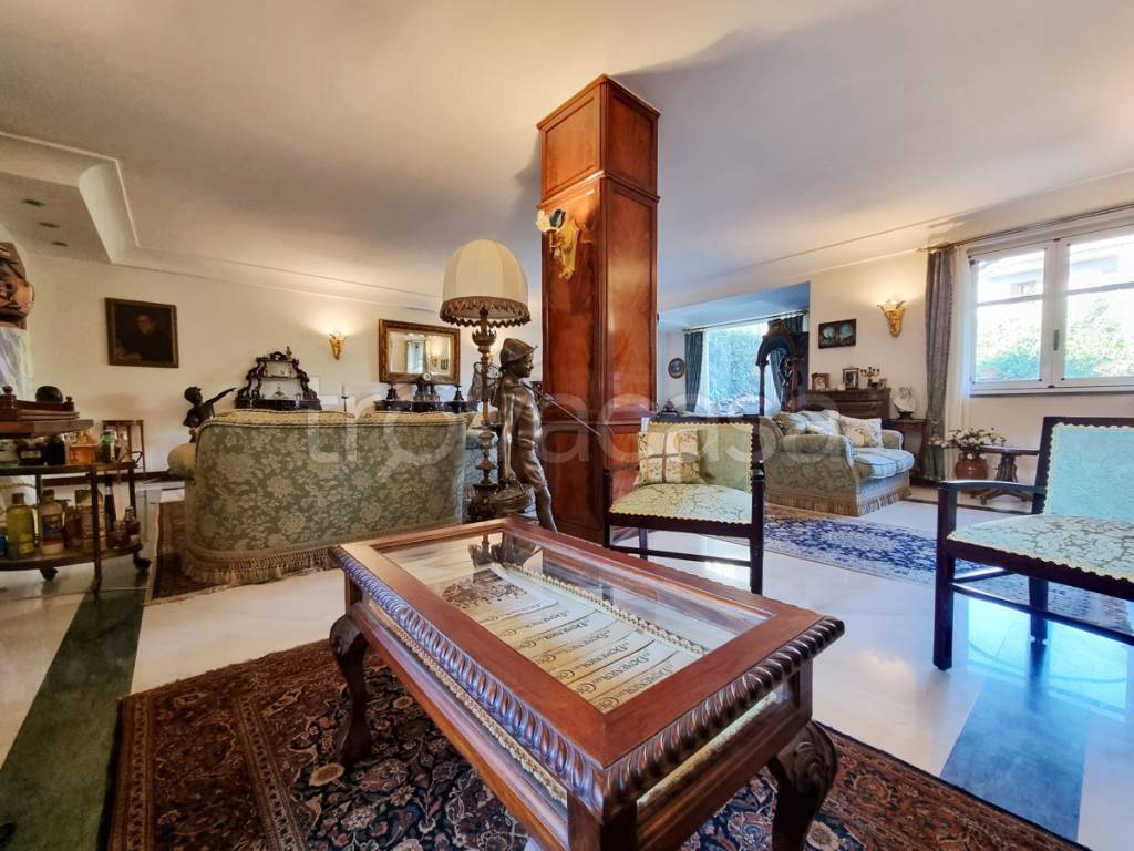 Villa in vendita a Caserta via Salvo d'Acquisto, 15