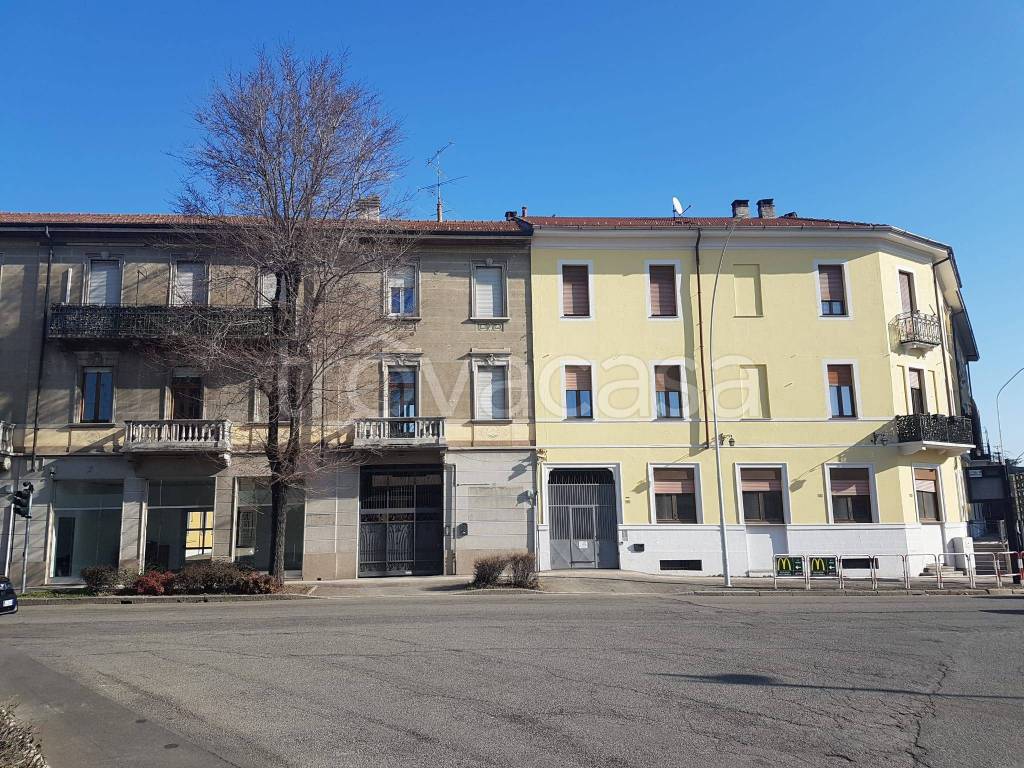 Appartamento in vendita a Busto Arsizio viale Venezia, 2