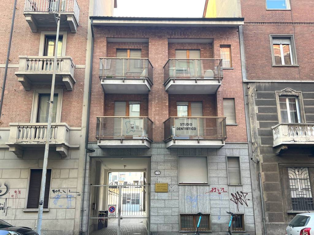 Intero Stabile in vendita a Torino via Genova, 72