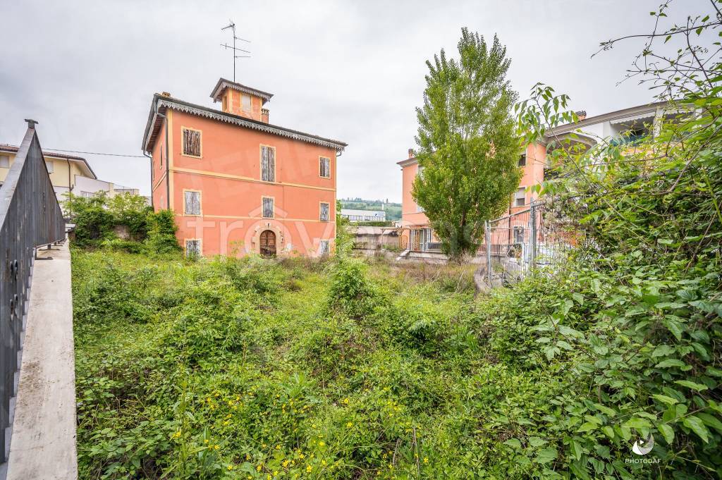 Villa Bifamiliare in vendita a Marano sul Panaro via Circonvallazione Est