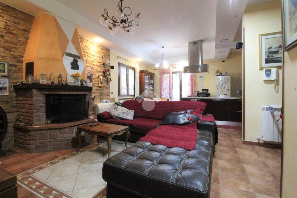 Casa Indipendente in vendita a Reggio di Calabria via Quarnaro, 24