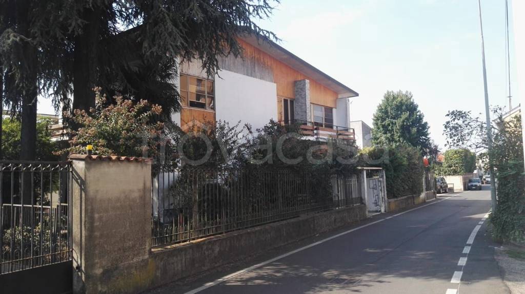 Villa in in vendita da privato a Vigevano via Aguzzafame