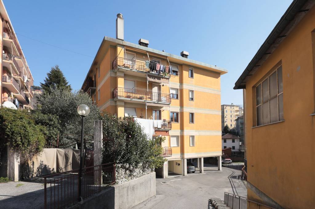 Appartamento in vendita a Campomorone via Antonio Gavino, 8