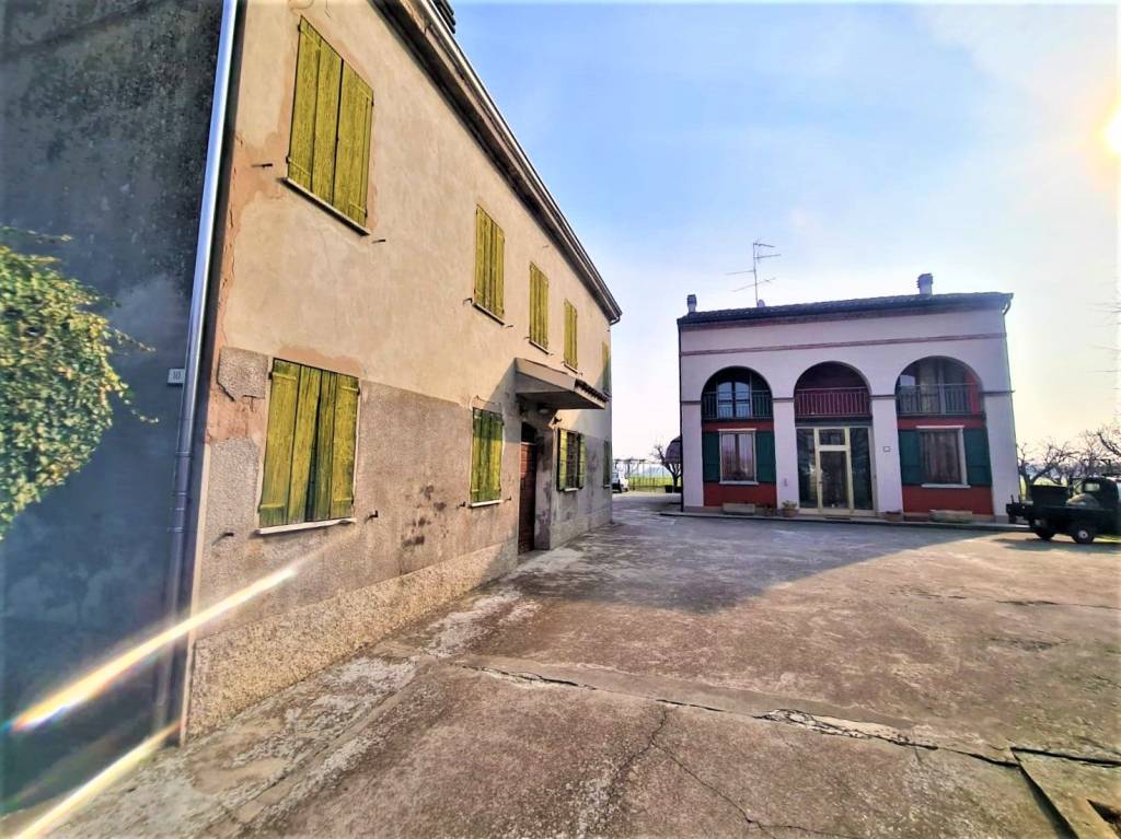 Villa Bifamiliare in vendita a Guastalla via Luigi Gonzaga, 4A
