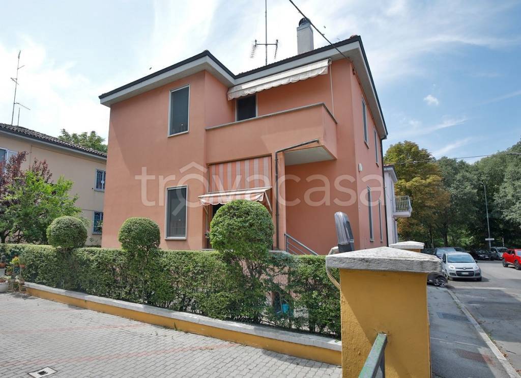 Casa Indipendente in vendita a Bologna via Armando Spadini