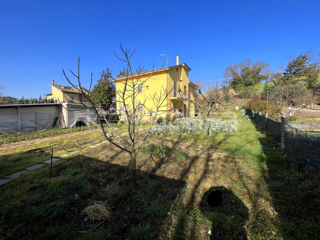 Villa in vendita a Pesaro via Cesare Lombroso