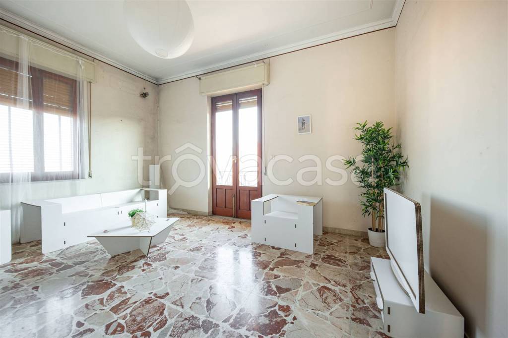 Appartamento in vendita a Valverde via Vincenzo Bellini, 94