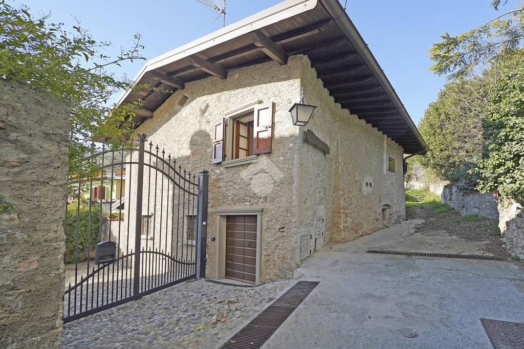 Casa Indipendente in vendita a Toscolano-Maderno via Ponte Lefà, 1
