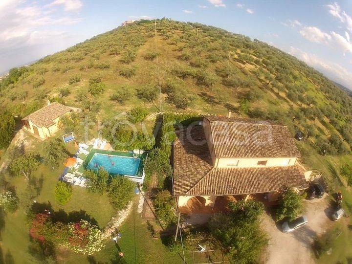 Villa in vendita a Collecorvino contrada Valle Lupo