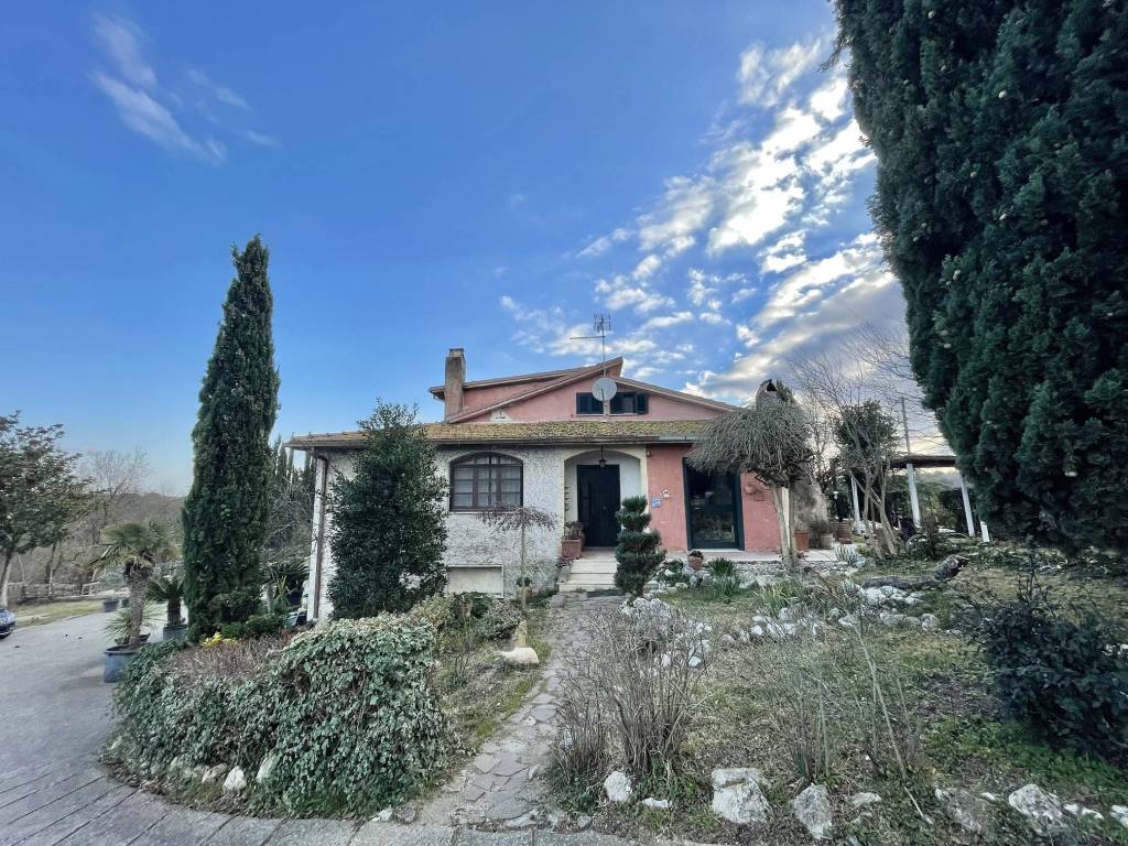 Villa in vendita a Bassano in Teverina via della Valle