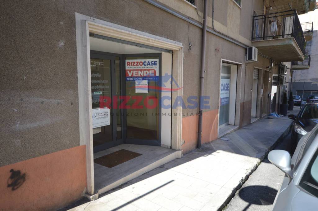 Negozio in vendita a Corigliano-Rossano via Torino, 16