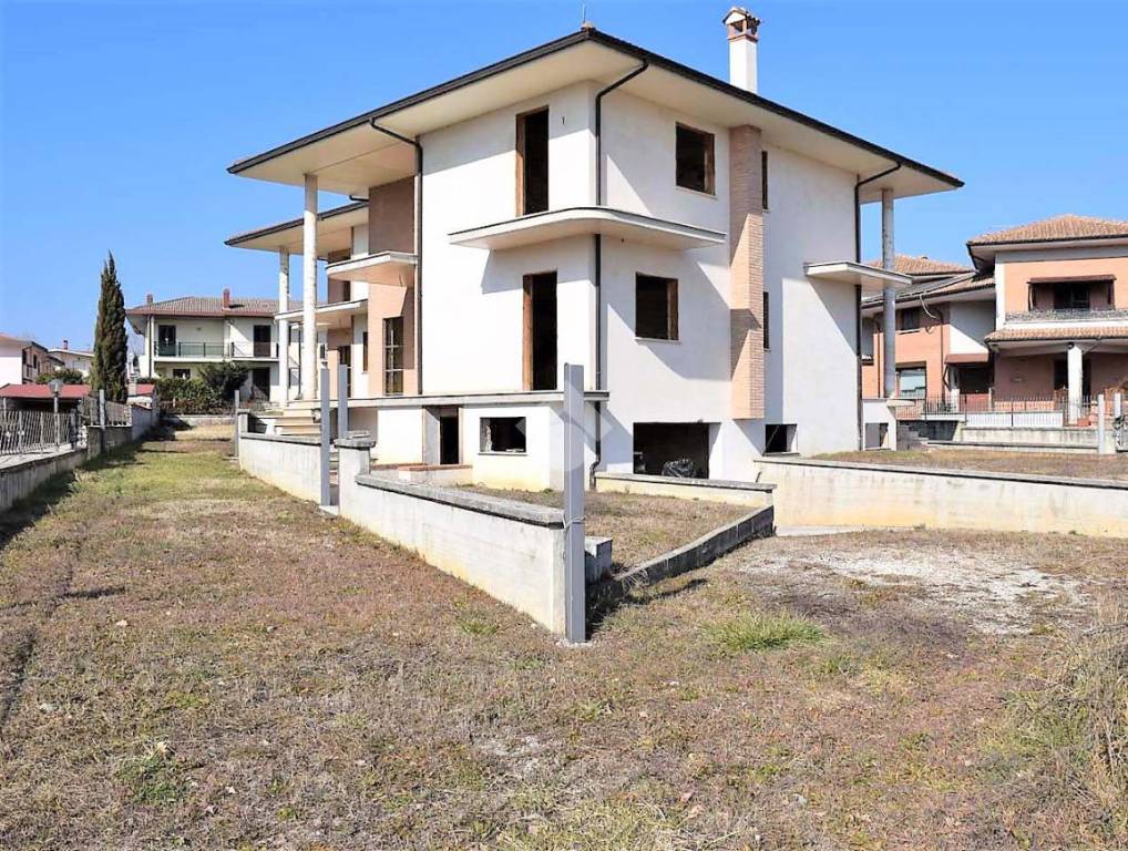 Villa Bifamiliare in vendita a Tagliacozzo strada Statale 579