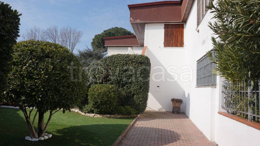 Villa Bifamiliare in vendita a Comacchio viale Francia, 101