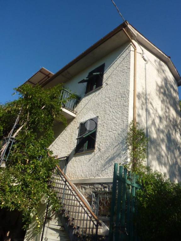 Casa Indipendente in vendita a Ne via Pontori, 74