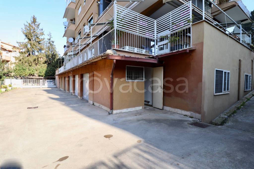 Appartamento in vendita a Roma via Isacco Artom, 75