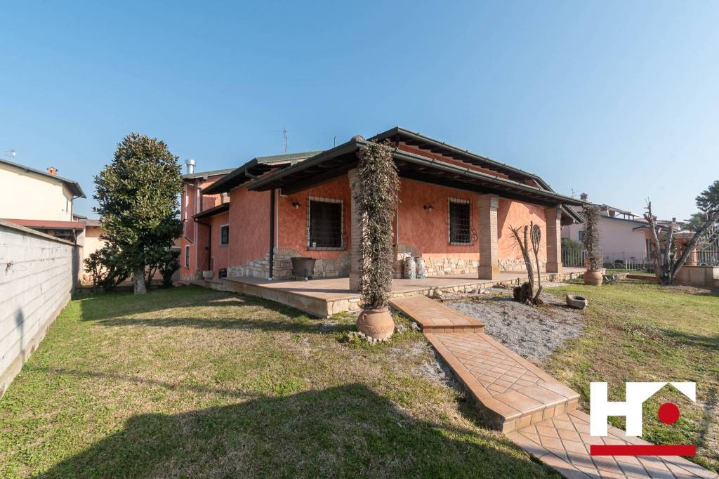 Villa in vendita a Borgo San Giacomo via Vittorio Bachelet, 33