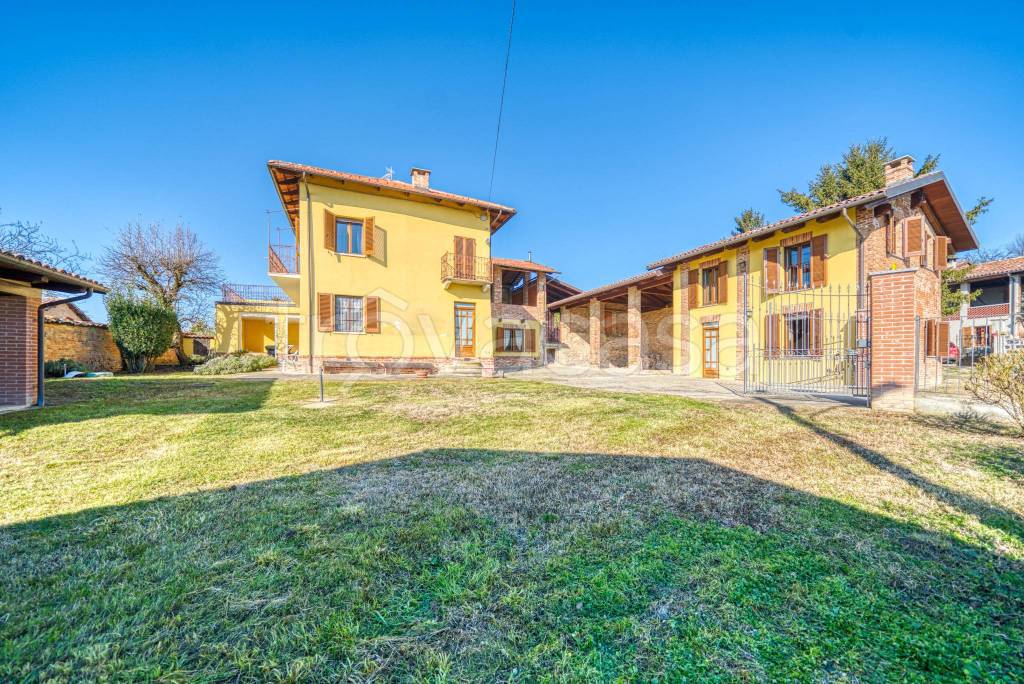 Casale in vendita a Montiglio Monferrato frazione Carboneri, 25