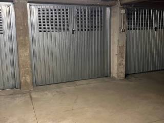 Garage in affitto a casalgrande via parigi, 12