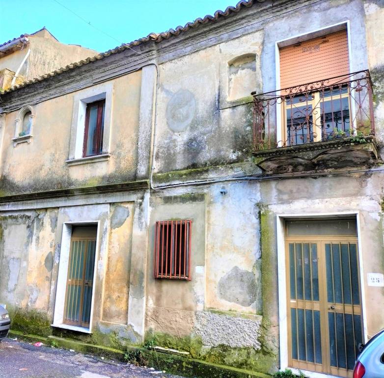 Casa Indipendente in vendita a Borgia via Carlo Poerio, 21