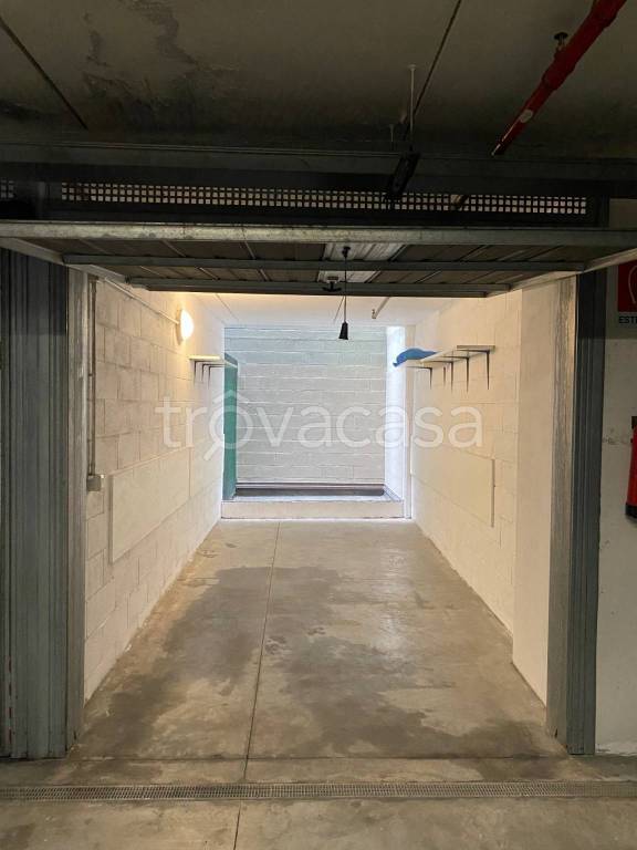 Garage in affitto a Bologna viale Angelo Masini, 26