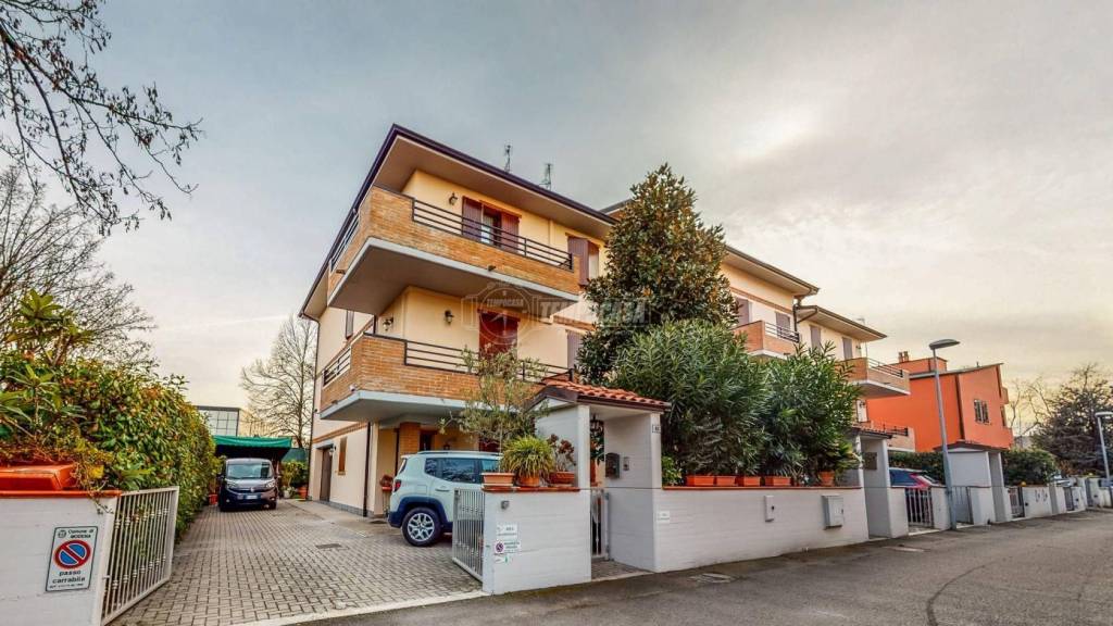 Villa a Schiera in in vendita da privato a Modena via Emilio Salgari, 65