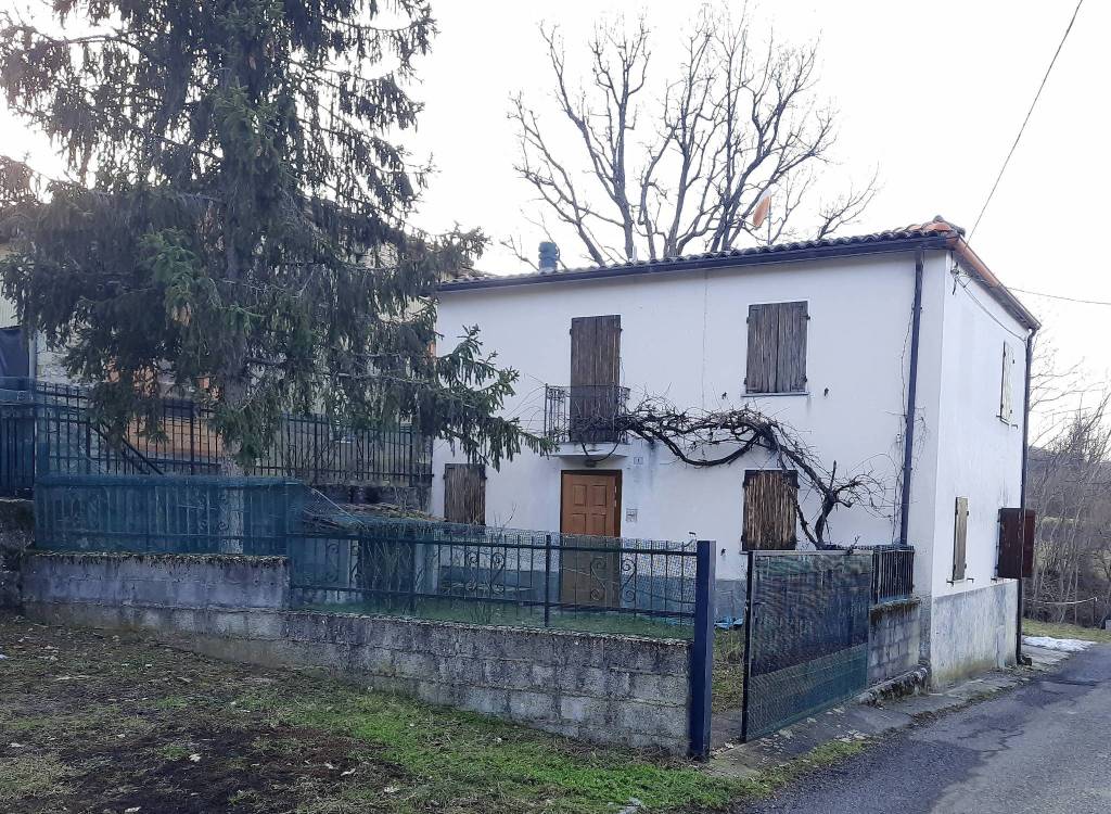 Villa in vendita a Fabbrica Curone regione Brentassi