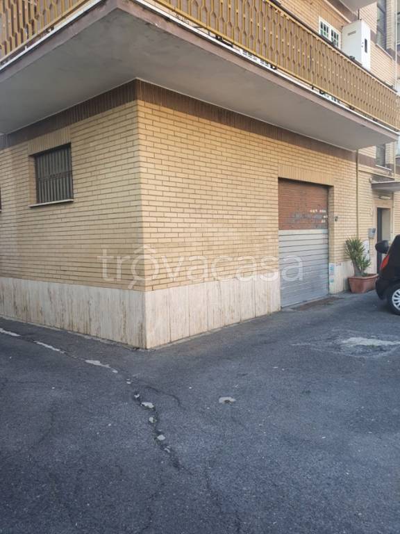 Garage in vendita a Roma via San Gimignano, 58