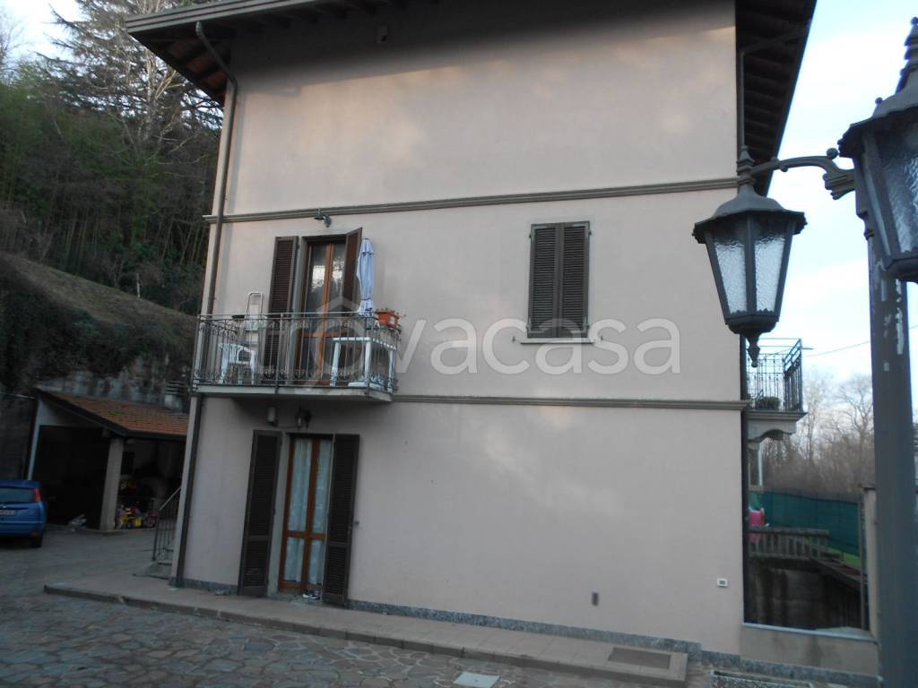 Villa Bifamiliare in vendita a Varese via Generale Antonio Cantore