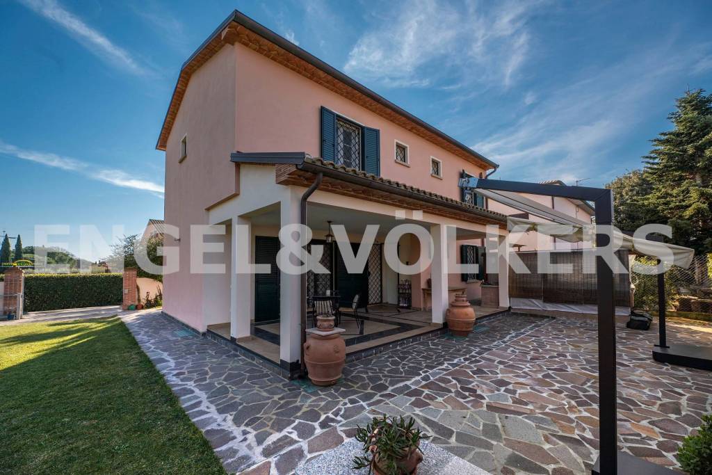 Villa in vendita a Cecina via Tronto