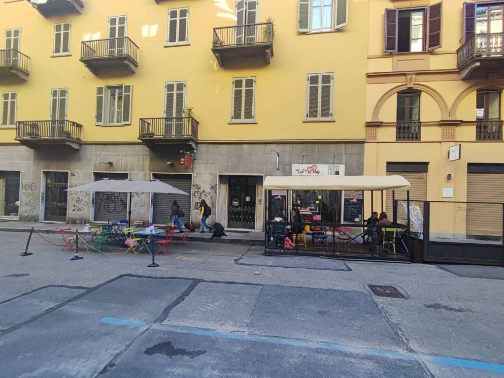 Bar in vendita a Torino via Montebello, 26