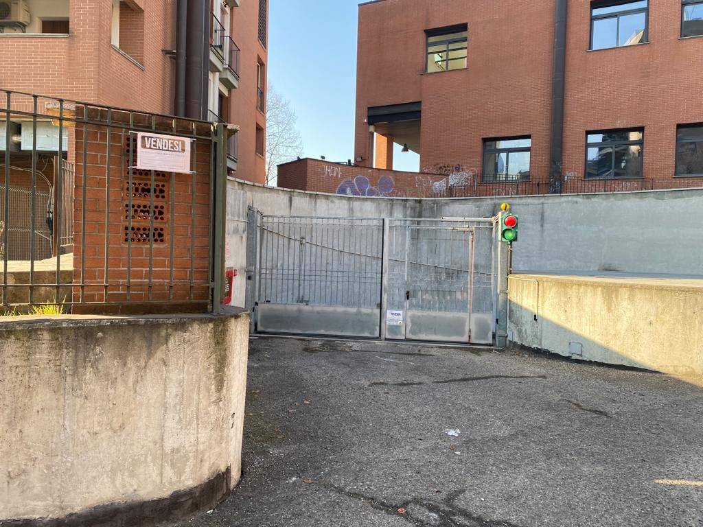 Garage in vendita a Milano via Filippo Argelati, 40