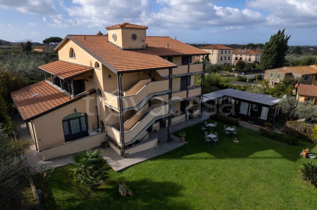 Hotel in vendita a Castagneto Carducci strada Provinciale del Passo di Bocca di Valle