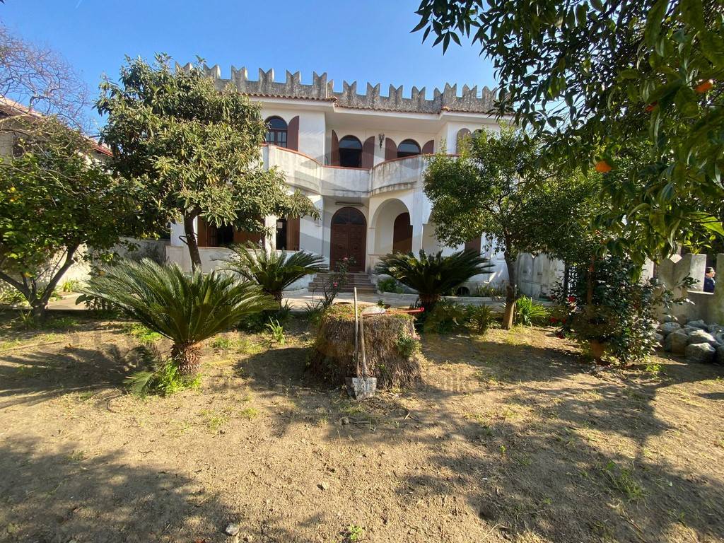 Villa in vendita a Parete via Walter Tobagi, 1