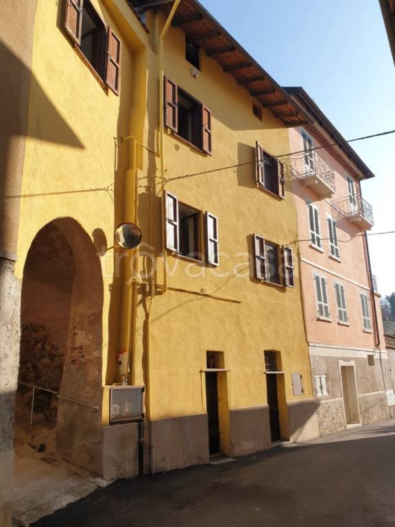 Casa Indipendente in vendita a Sostegno corso Cesare Alfieri, 18
