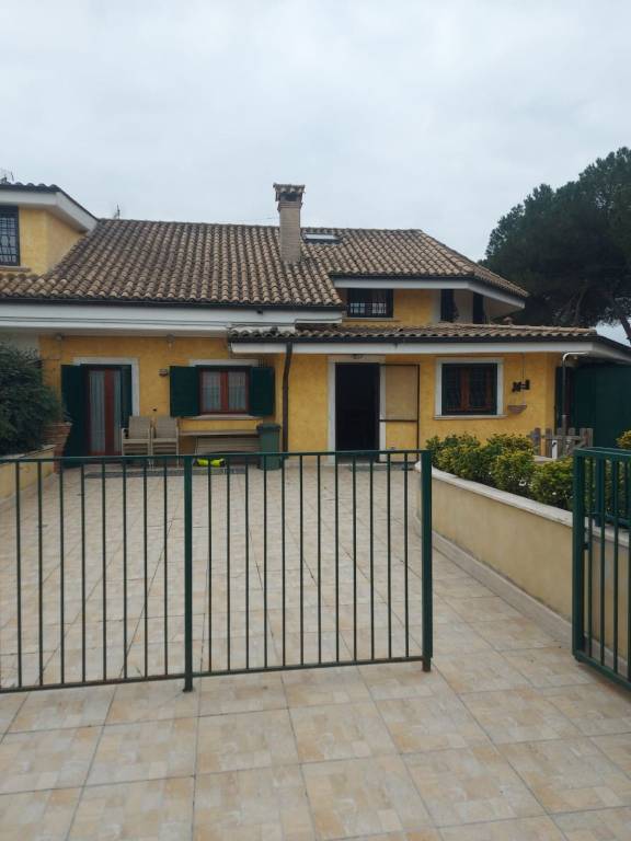 Villa Bifamiliare in vendita a Fonte Nuova via Palombarese, 676