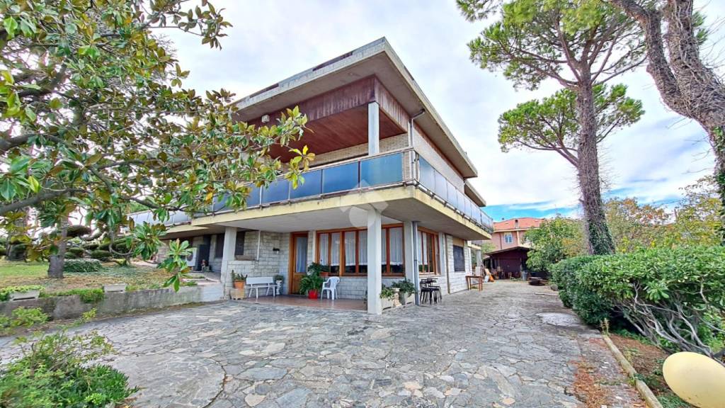 Villa in vendita a Montegridolfo via roma