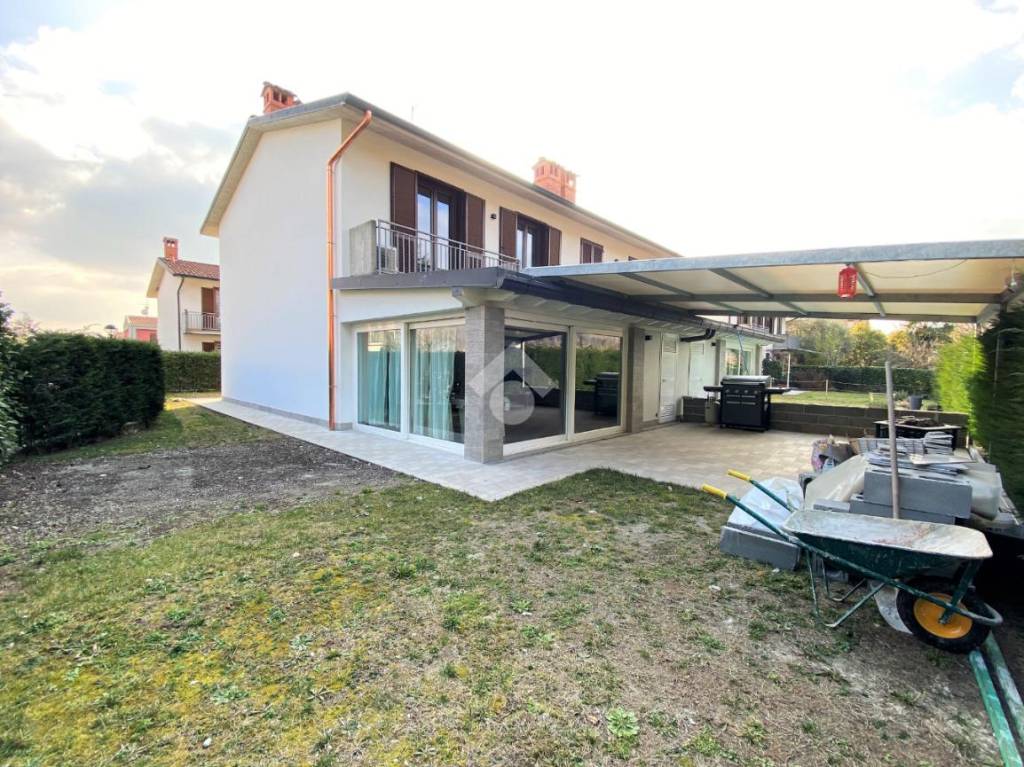 Villa Bifamiliare in vendita a San Paolo d'Argon via Buzzone, 2