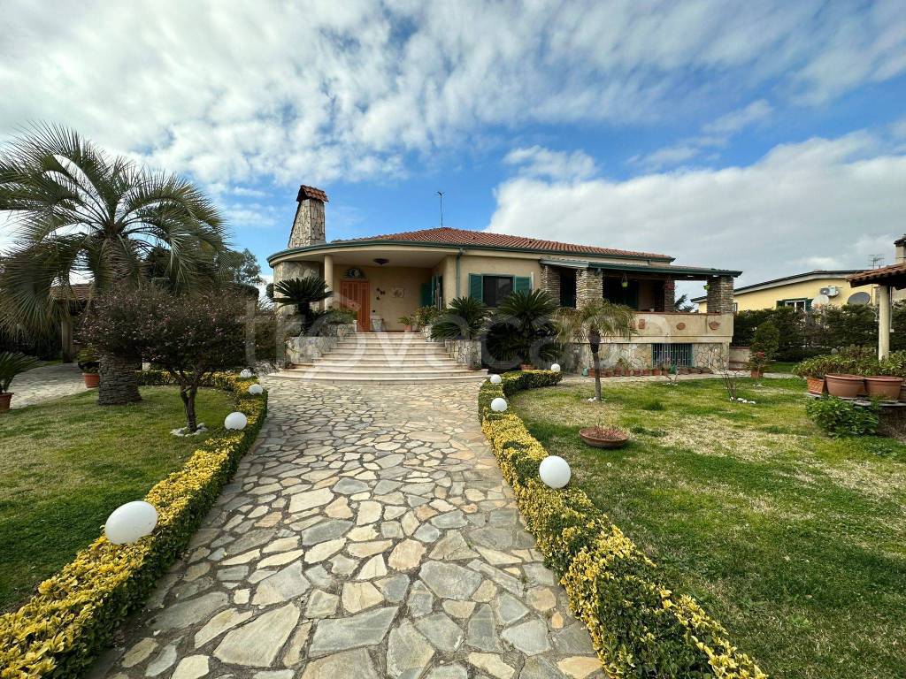 Villa in vendita a Giugliano in Campania via Madonna del Pantano