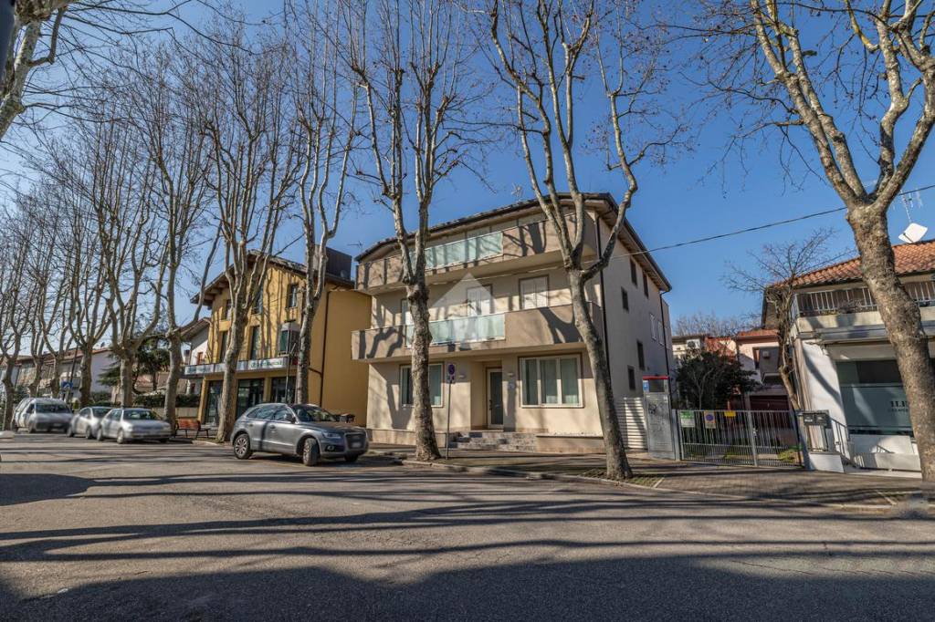 Appartamento in vendita a Cesenatico via Ciro Menotti, 19