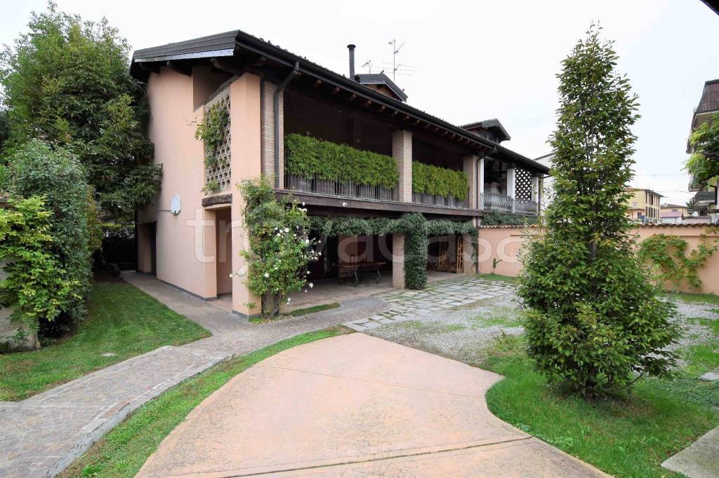 Villa in in vendita da privato a Vailate via Cristoforo Colombo, 30