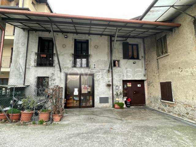 Appartamento all'asta a Garbagnate Monastero frazione Tregiorgio, Via Cornizzolo 23
