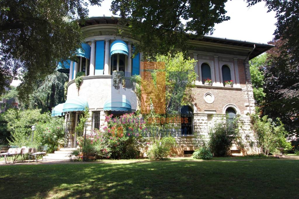 Villa in vendita a Brescia via Massimo d'Azeglio