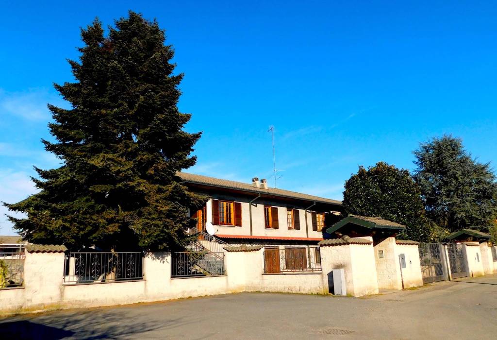 Villa in vendita a Sannazzaro de' Burgondi via Alessandro Volta, 22